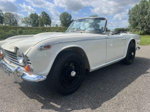 Triumph TR250 1968 (6)