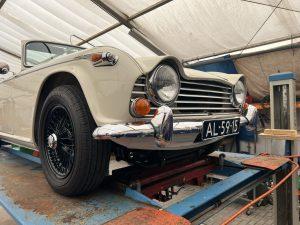 Triumph TR250 1968 (67)