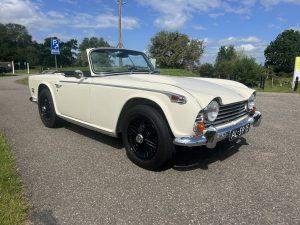 Triumph TR250 1968 (7)